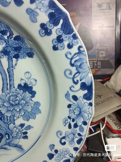 古玩陶瓷梧桐牡丹洞石圖青花盤真品鑒賞圖