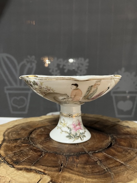 古玩陶瓷粉彩人物故事紋高足盤拍賣，當前價格1500元