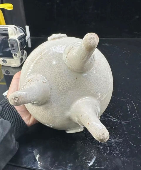 古玩陶瓷三足香爐真品鑒賞圖