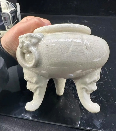 古玩陶瓷三足香爐真品鑒賞圖