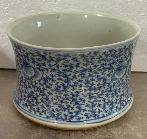 古玩陶瓷纏枝花卉紋青花束腰筆海真品鑒賞圖