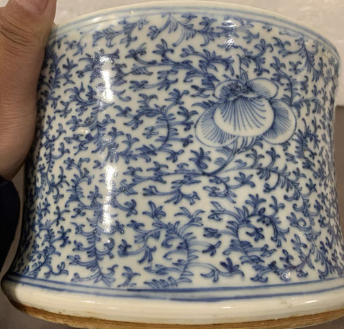 古玩陶瓷纏枝花卉紋青花束腰筆海真品鑒賞圖