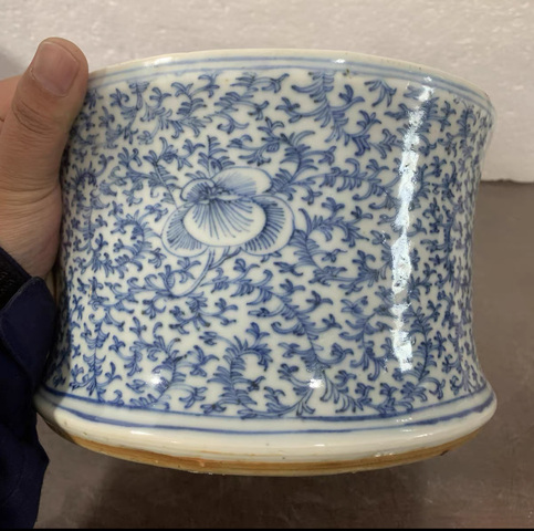 古玩陶瓷纏枝花卉紋青花束腰筆海真品鑒賞圖