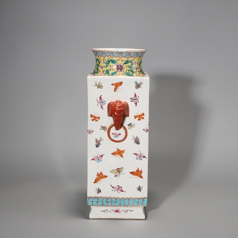 古玩陶瓷清晚期蝴蝶方瓶真品鑒賞圖