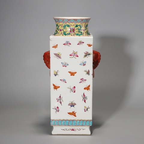 古玩陶瓷清晚期蝴蝶方瓶真品鑒賞圖