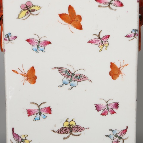 古玩陶瓷清晚期蝴蝶方瓶真品鑒賞圖