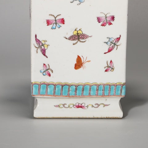 古玩陶瓷清晚期蝴蝶方瓶真品鑒賞圖