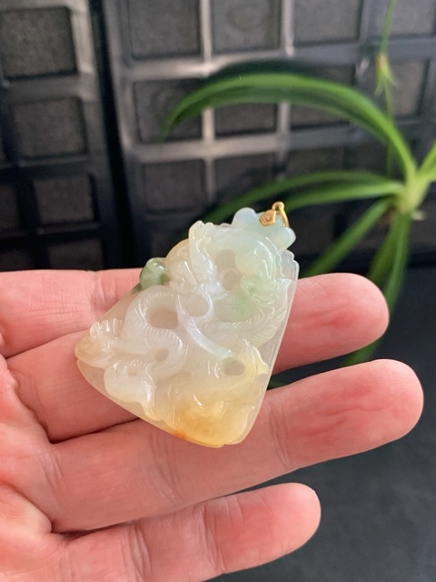 古玩玉器創(chuàng)匯天然翡翠雕“龍牌”拍賣，當前價格16000元