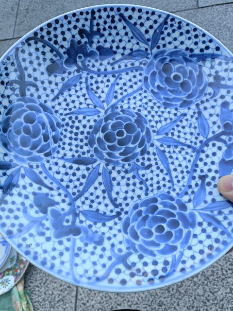 古玩陶瓷花卉紋青花盤真品鑒賞圖