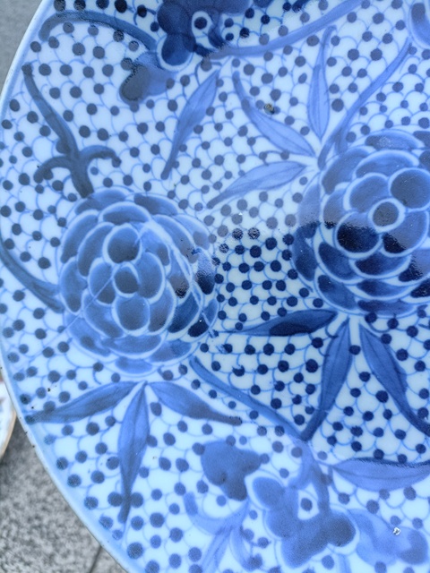古玩陶瓷花卉紋青花盤真品鑒賞圖