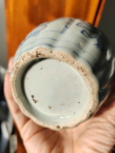 古玩陶瓷青花淡描花卉紋瓜棱罐真品鑒賞圖