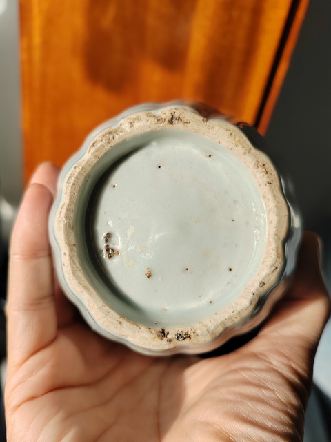 古玩陶瓷青花淡描花卉紋瓜棱罐真品鑒賞圖