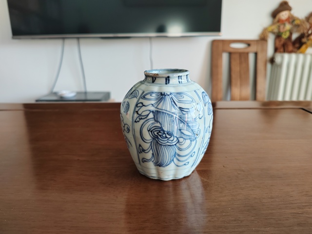 古玩陶瓷青花淡描花卉紋瓜棱罐真品鑒賞圖