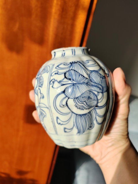 古玩陶瓷青花花卉瓜棱罐真品鑒賞圖
