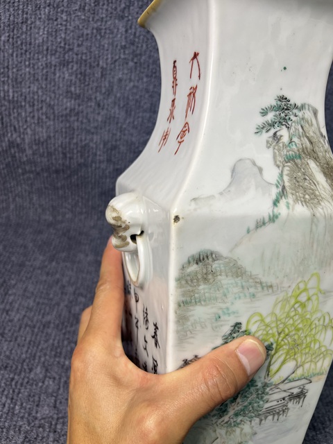 古玩陶瓷淺降彩山水花鳥紋獸耳銜環(huán)四方瓶拍賣，當(dāng)前價格4388元