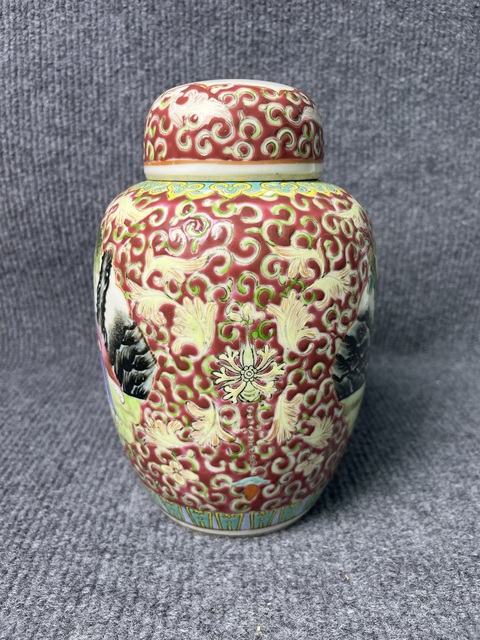 古玩陶瓷粉彩開窗侍女嬰戲紋蓋罐真品鑒賞圖