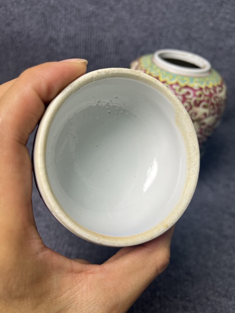 古玩陶瓷粉彩開窗侍女嬰戲紋蓋罐真品鑒賞圖