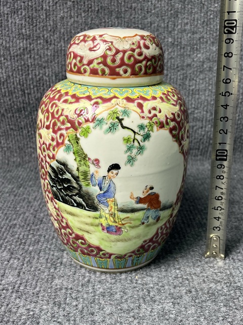 古玩陶瓷粉彩開窗侍女嬰戲紋蓋罐真品鑒賞圖