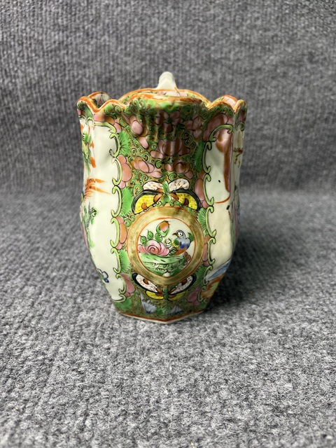 古玩陶瓷廣彩人物故事紋花口杯真品鑒賞圖