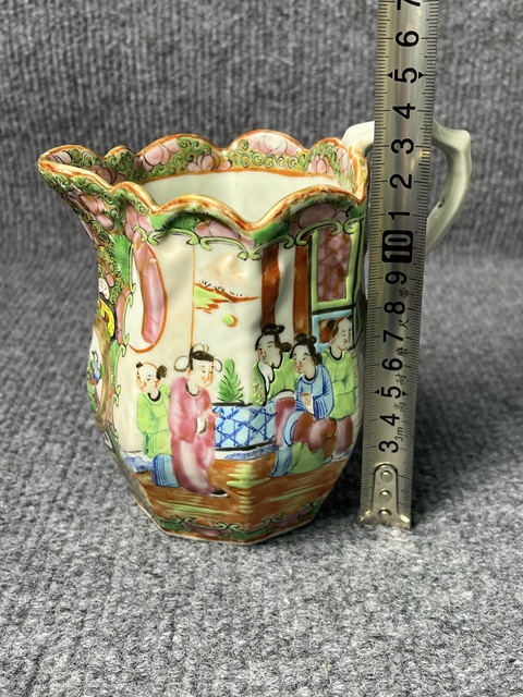 古玩陶瓷廣彩人物故事紋花口杯真品鑒賞圖