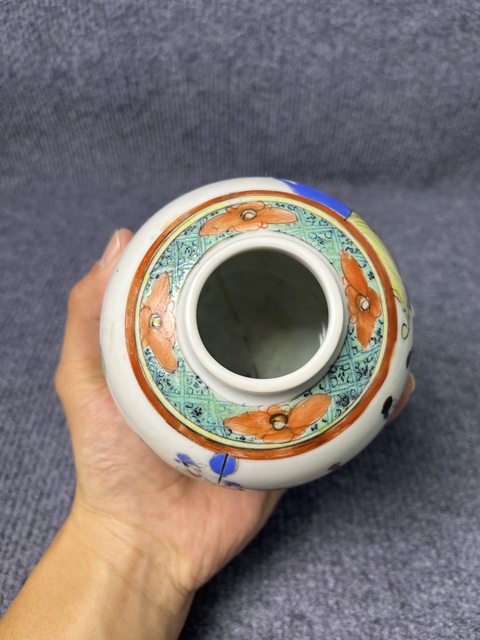 古玩陶瓷粉彩西廂記人物故事紋罐真品鑒賞圖