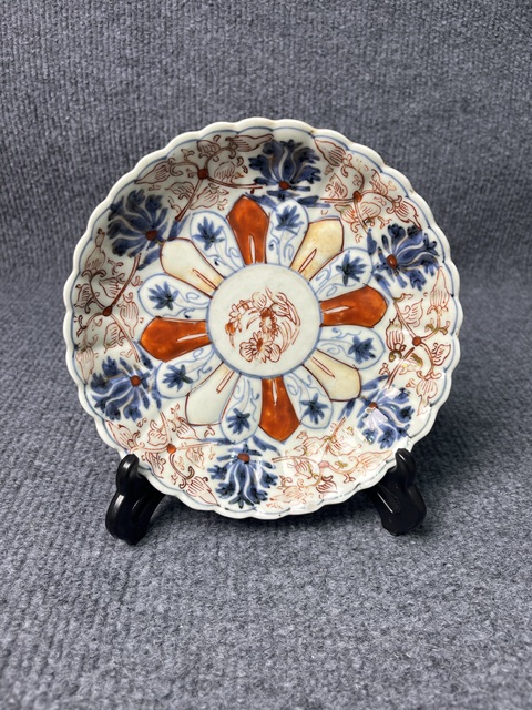 古玩陶瓷青花礬紅描金花卉紋盤真品鑒賞圖