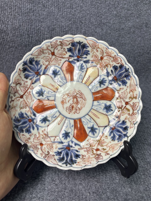 古玩陶瓷青花礬紅描金花卉紋盤真品鑒賞圖