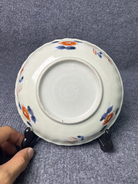 古玩陶瓷青花礬紅描金花卉紋盤真品鑒賞圖