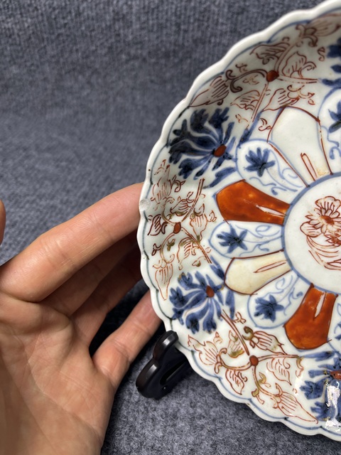 古玩陶瓷青花礬紅描金花卉紋盤真品鑒賞圖