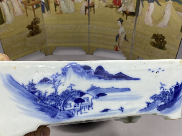 古玩陶瓷青花山水人物紋花盆真品鑒賞圖