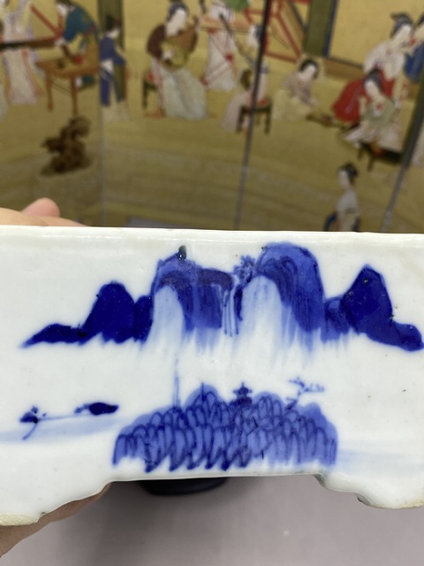 古玩陶瓷青花山水人物紋花盆真品鑒賞圖