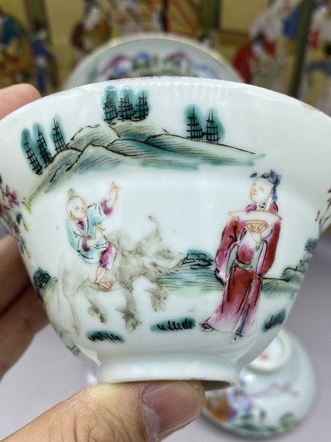 古玩陶瓷粉彩人物故事紋蓋碗真品鑒賞圖