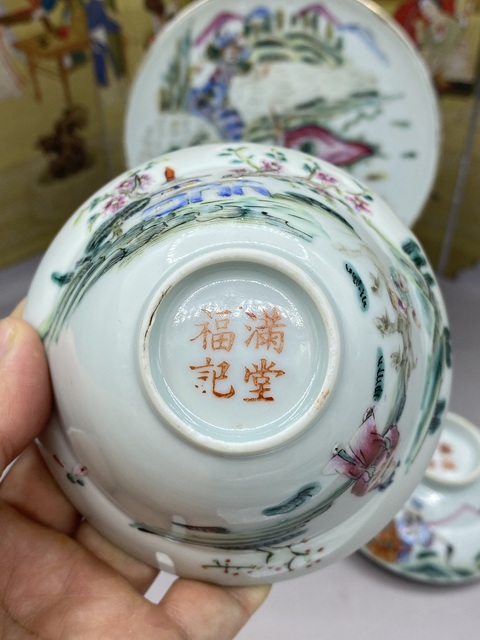 古玩陶瓷粉彩人物故事紋蓋碗真品鑒賞圖