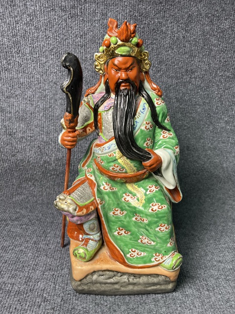 古玩陶瓷粉彩關公塑像真品鑒賞圖