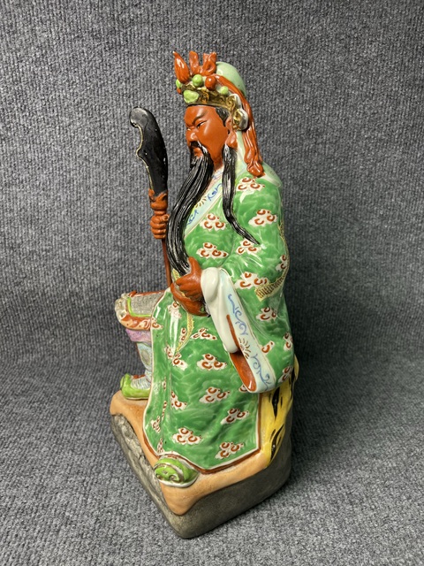 古玩陶瓷粉彩關公塑像真品鑒賞圖