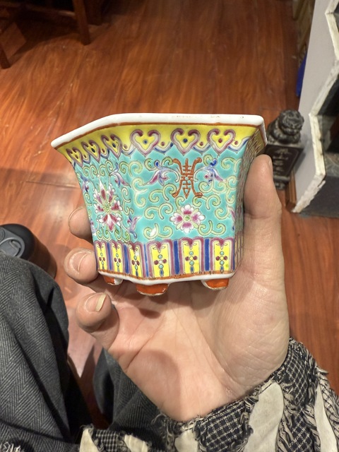 古玩陶瓷粉彩花盆真品鑒賞圖