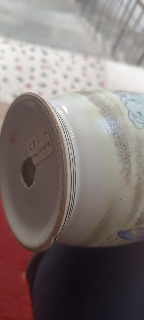 古玩陶瓷粉彩人物故事瓶真品鑒賞圖