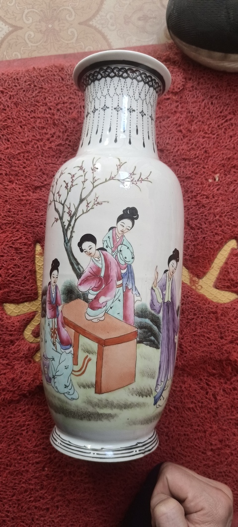 古玩陶瓷粉彩人物故事瓶真品鑒賞圖