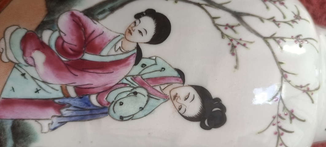 古玩陶瓷粉彩人物故事瓶真品鑒賞圖