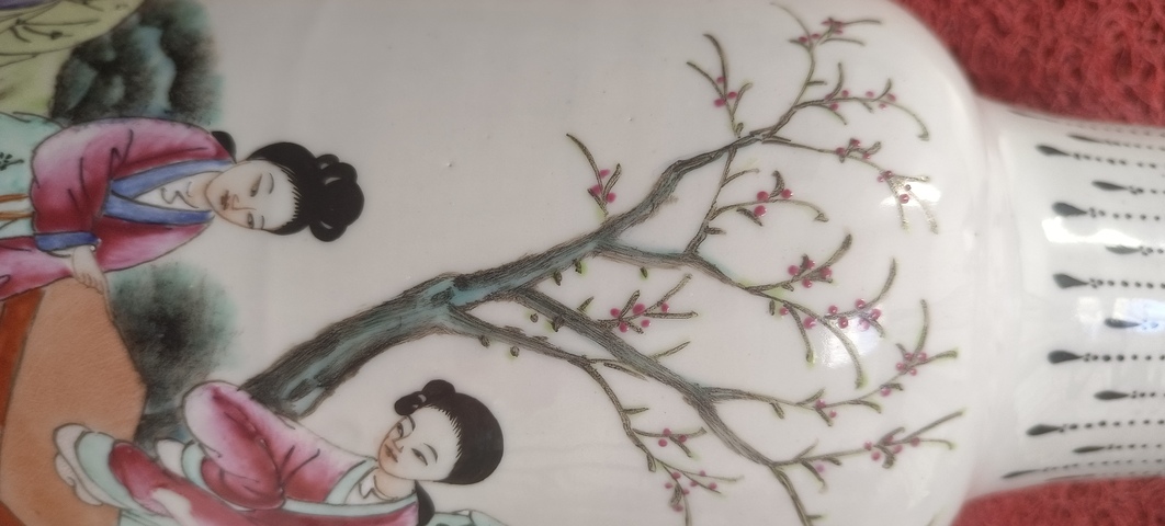 古玩陶瓷粉彩人物故事瓶真品鑒賞圖