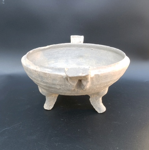 古玩陶瓷漢代～灰陶雙耳三足鼎拍賣，當前價格333元