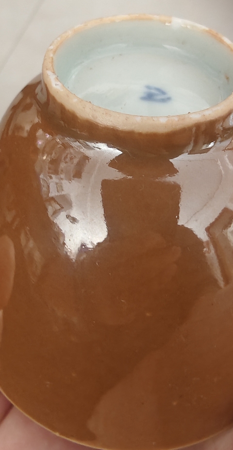 古玩陶瓷晚清紫金釉青花杯真品鑒賞圖