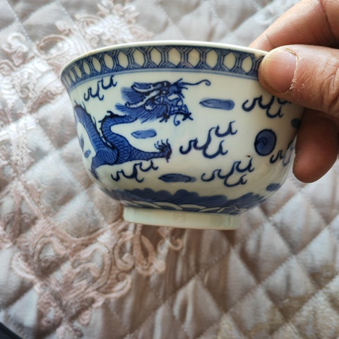 古玩陶瓷青花趕珠龍紋茶碗真品鑒賞圖