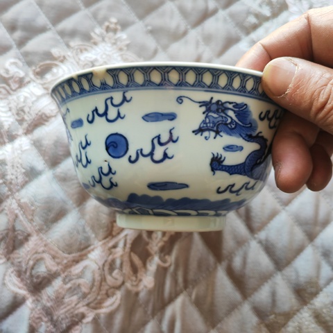 古玩陶瓷青花趕珠龍紋茶碗真品鑒賞圖