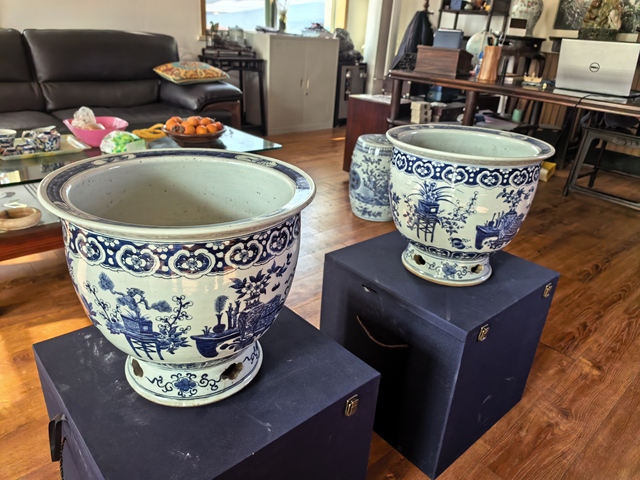 古玩陶瓷清中晚期青花花盆一對真品鑒賞圖