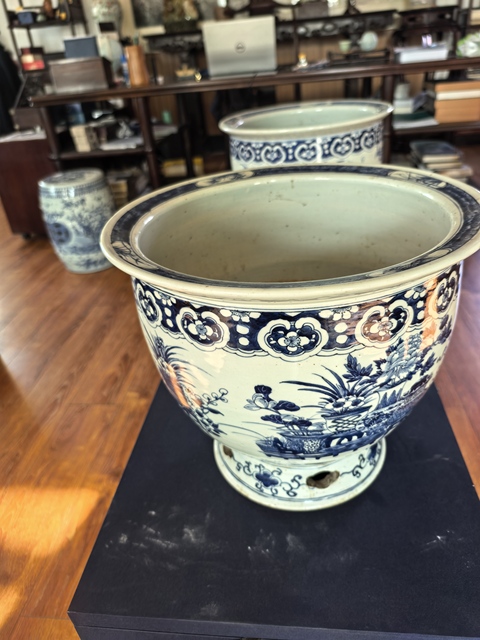 古玩陶瓷清中晚期青花花盆一對真品鑒賞圖