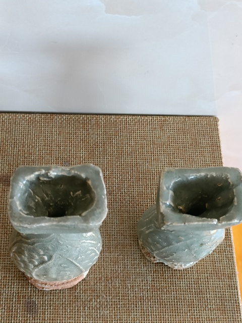 古玩陶瓷龍泉窯模印紋瓶真品鑒賞圖