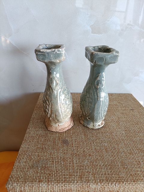 古玩陶瓷龍泉窯模印紋瓶真品鑒賞圖