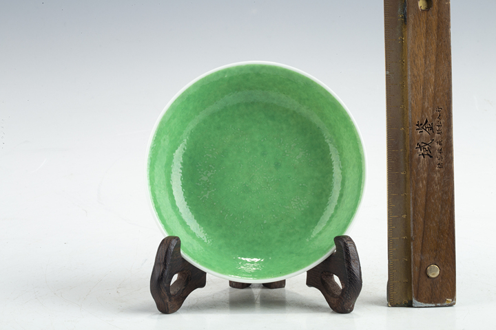 古玩陶瓷民國·吹綠釉小盤真品鑒賞圖
