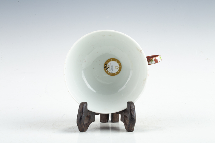 古玩陶瓷民國·紅地粉彩百花不落地紋把杯真品鑒賞圖